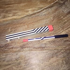 Mac lip liner-shore leave